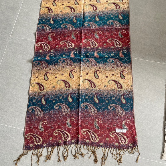 Pashmina Silk LAdies  Lightweight and sheer Scarf - Picture 2 of 4